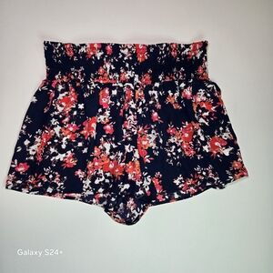 Ariat Women's XL Navy Floral Smocked Waist Shorts
